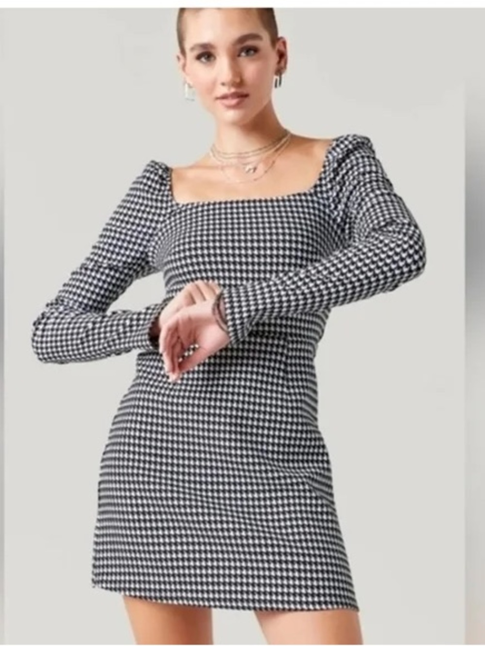 FRANCESCA’S Mi Ami Black & White Long Sleeve Houndstooth Dress